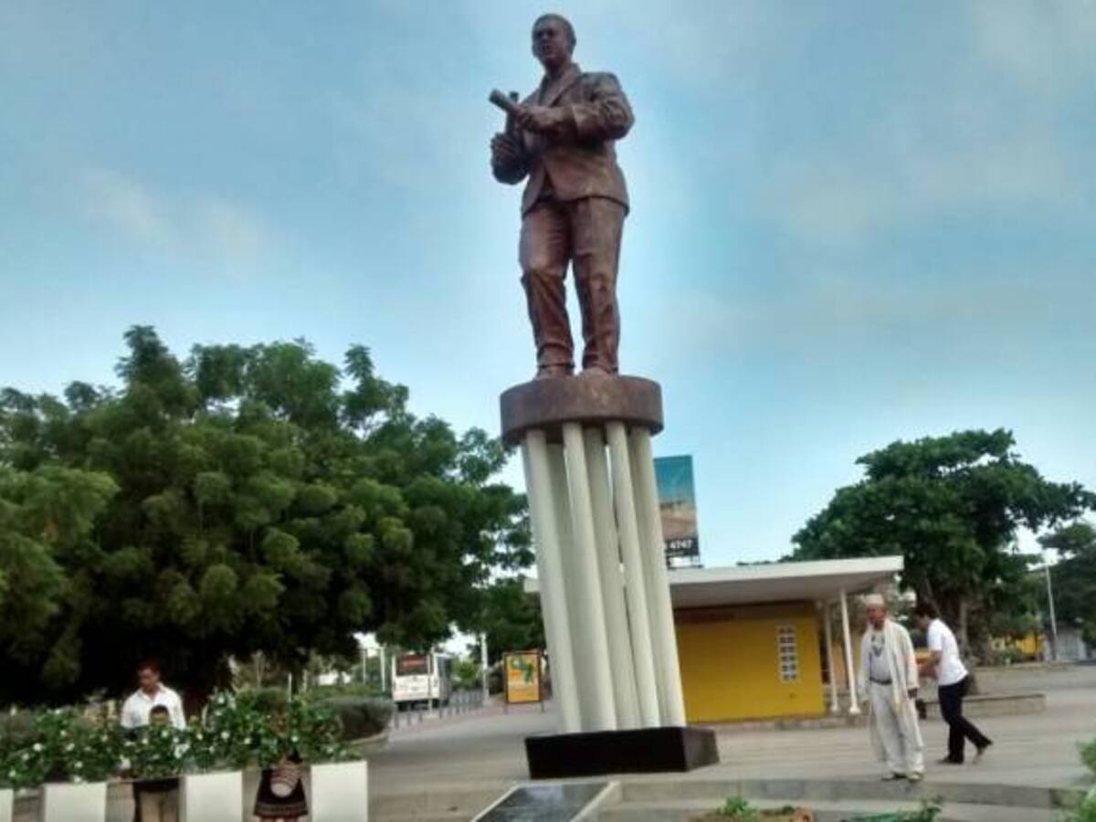 Con flores Barranquilla conmemora los cinco años de la muerte de Joe Arroyo