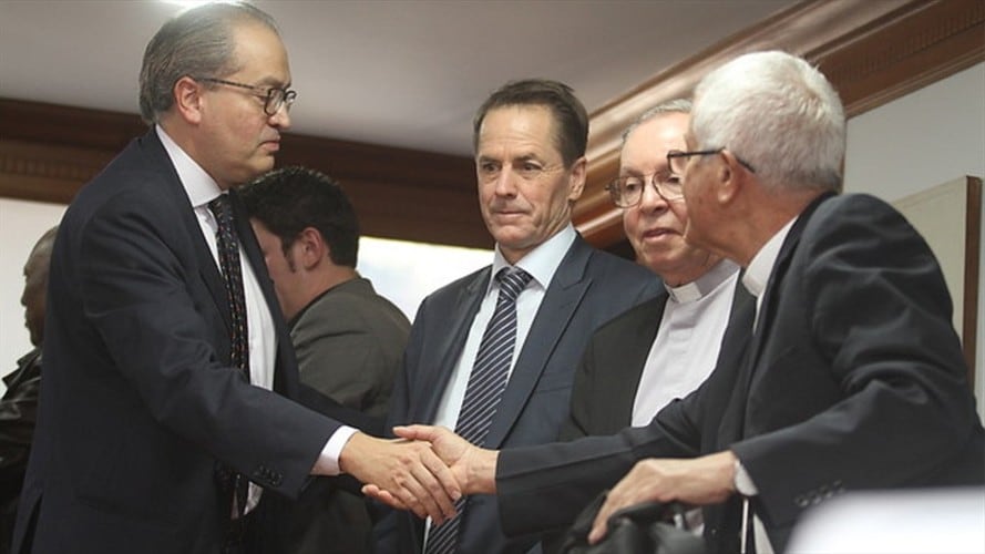 Reunión entre delegados del gobierno y Buenaventura en la Procuraduría. Foto: Colprensa