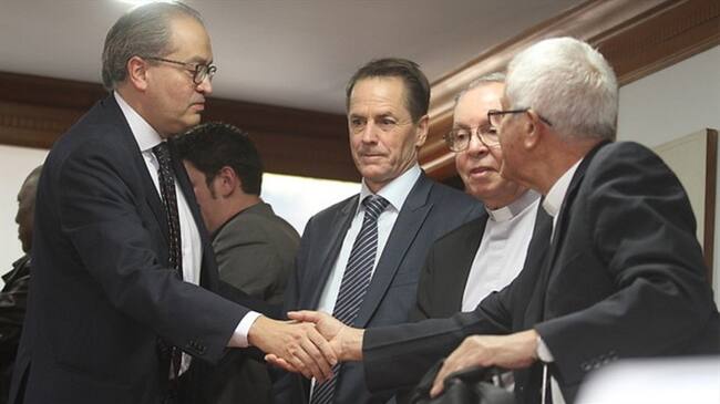 Reunión entre delegados del gobierno y Buenaventura en la Procuraduría. Foto: Colprensa