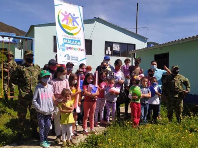 Suspenden clases presenciales por seis meses