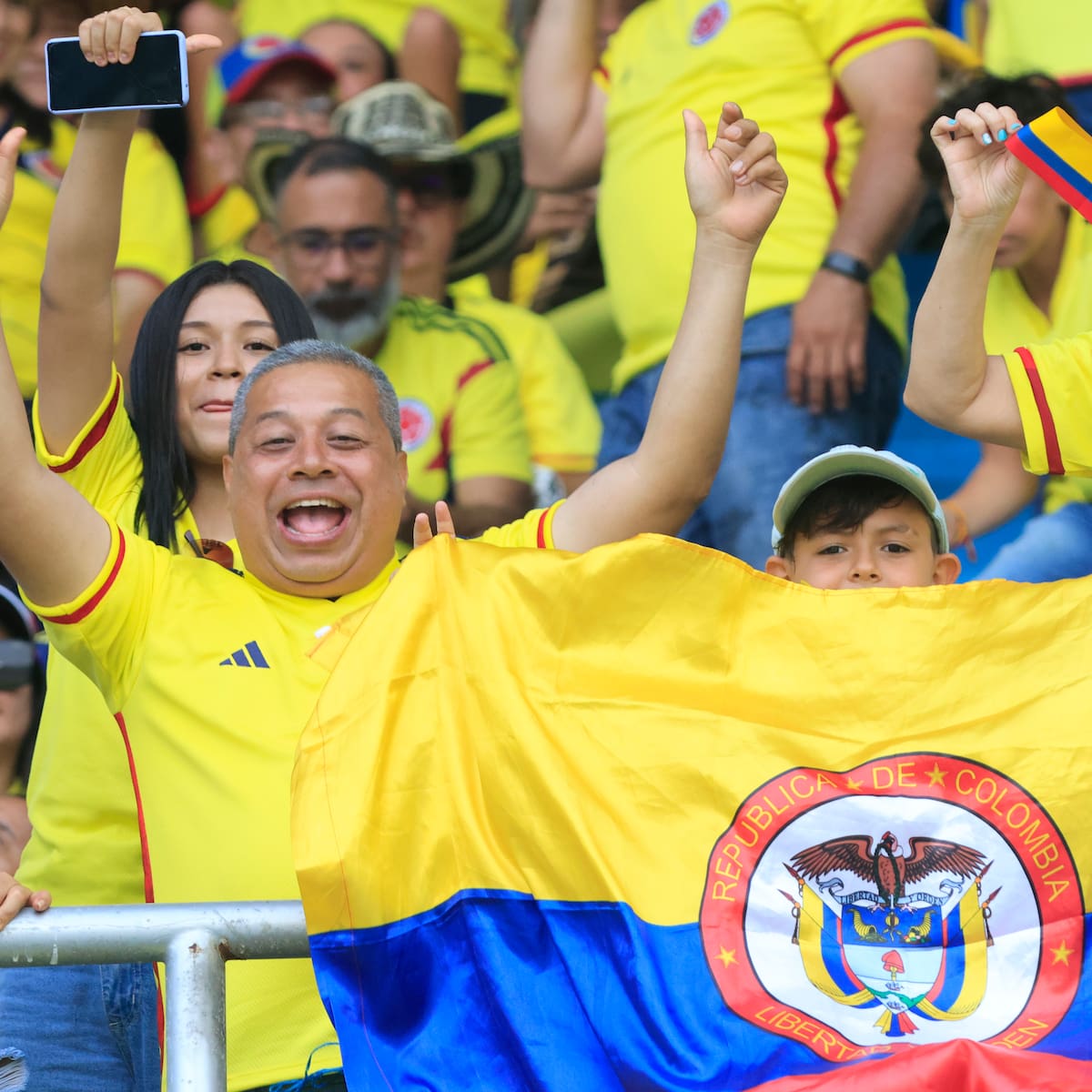 Bless, Pipe Bueno y Aria Vega se unen en torno a la pasión por el fútbol: conozca los detalles