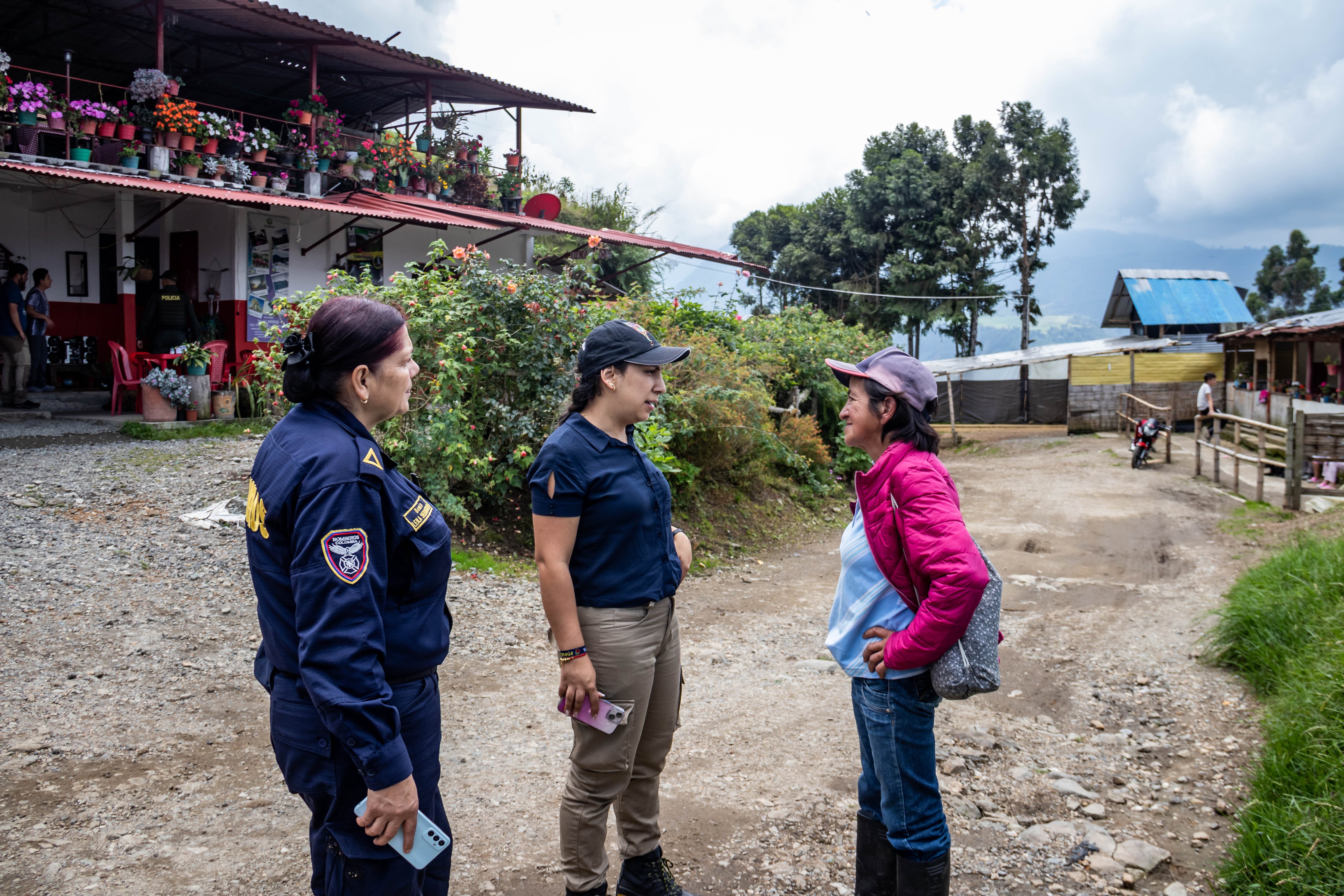Residentes de Villamaría Caldas cerca del Nevado del Ruiz serán evacuados dentro de las medidas tomadas debido a la actividad sísmica en el Nevado del Ruiz, Colombia el 04 de abril de 2023. Foto: Alexis Munera /Agencia Anadolu a través de Getty Images.