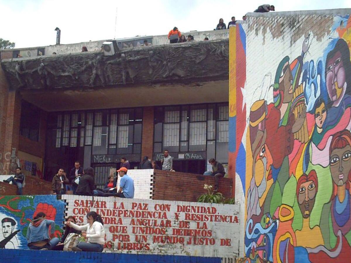 Protestas en la Universidad Distrital obligan a intervención policial y afectan movilidad en Bogotá