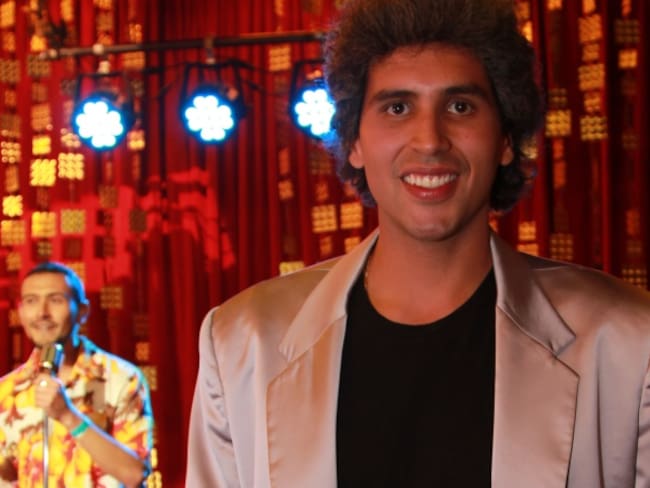 Brian Moreno como 'Galy Galiano' en la serie de RCN, 'Todo es prestao'.