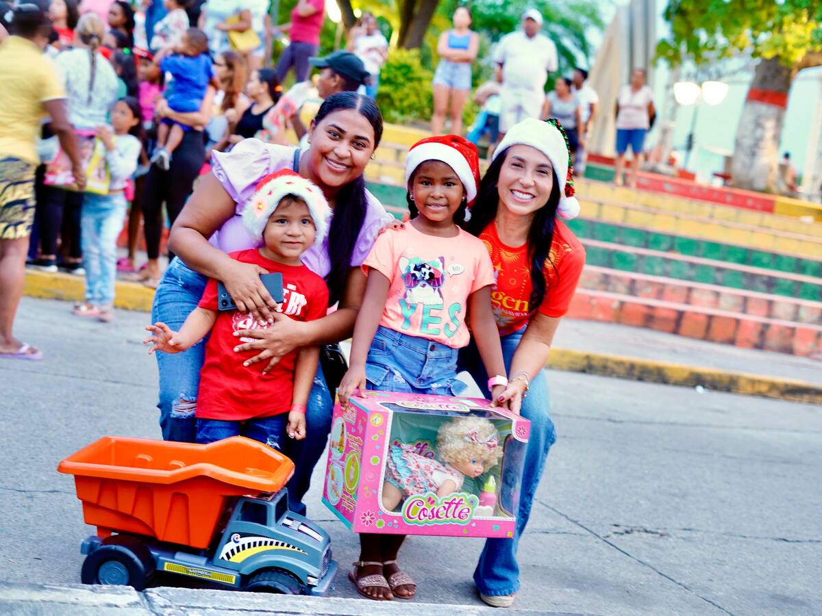 La Navidad llegó con la Gestora Social al barrio Bruselas en Cartagena