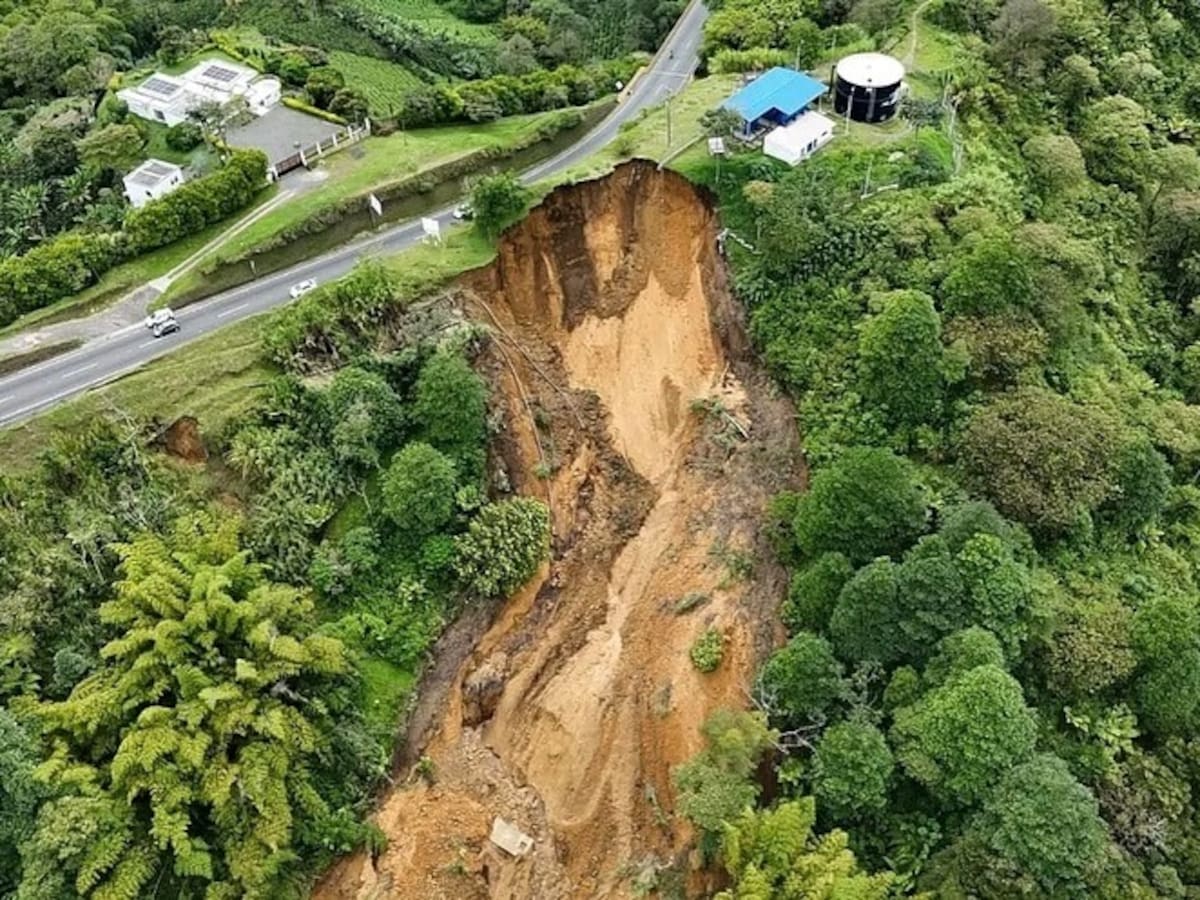 Más de 110 mil habitantes de Dosquebradas continúan sin agua por fuerte deslizamiento