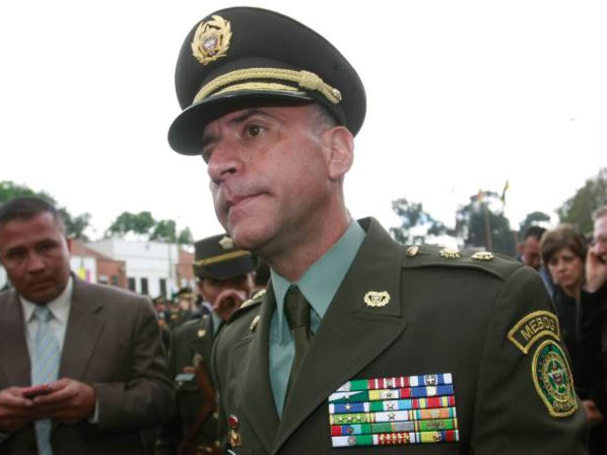 Nadie quiere ser el ponente del ascenso del general Luis Eduardo Martínez