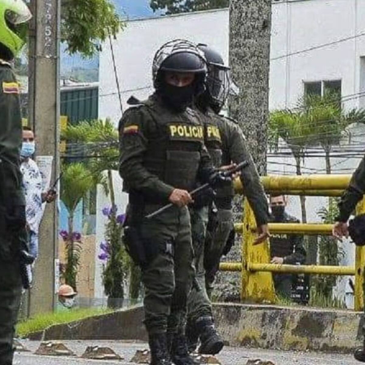 Investigan 10 policías por presencia de civiles armados en Ciudad Jardín