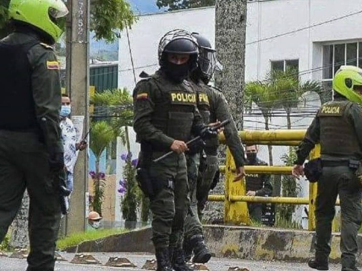Investigan 10 policías por presencia de civiles armados en Ciudad Jardín