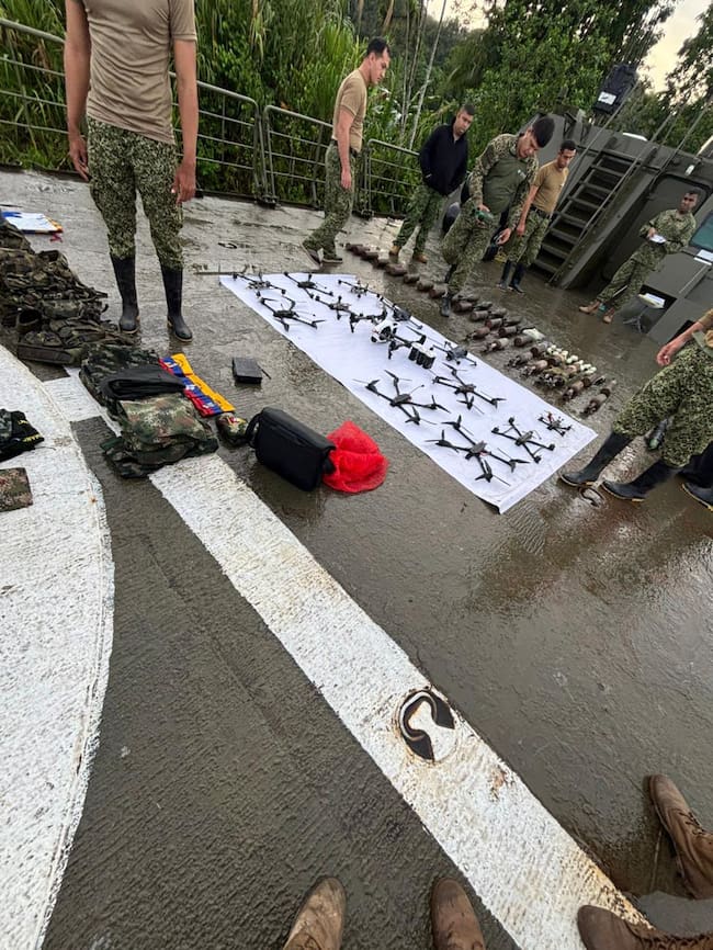 Incautan drones, explosivos y material de guerra de la “Jaime Martínez” en Cauca