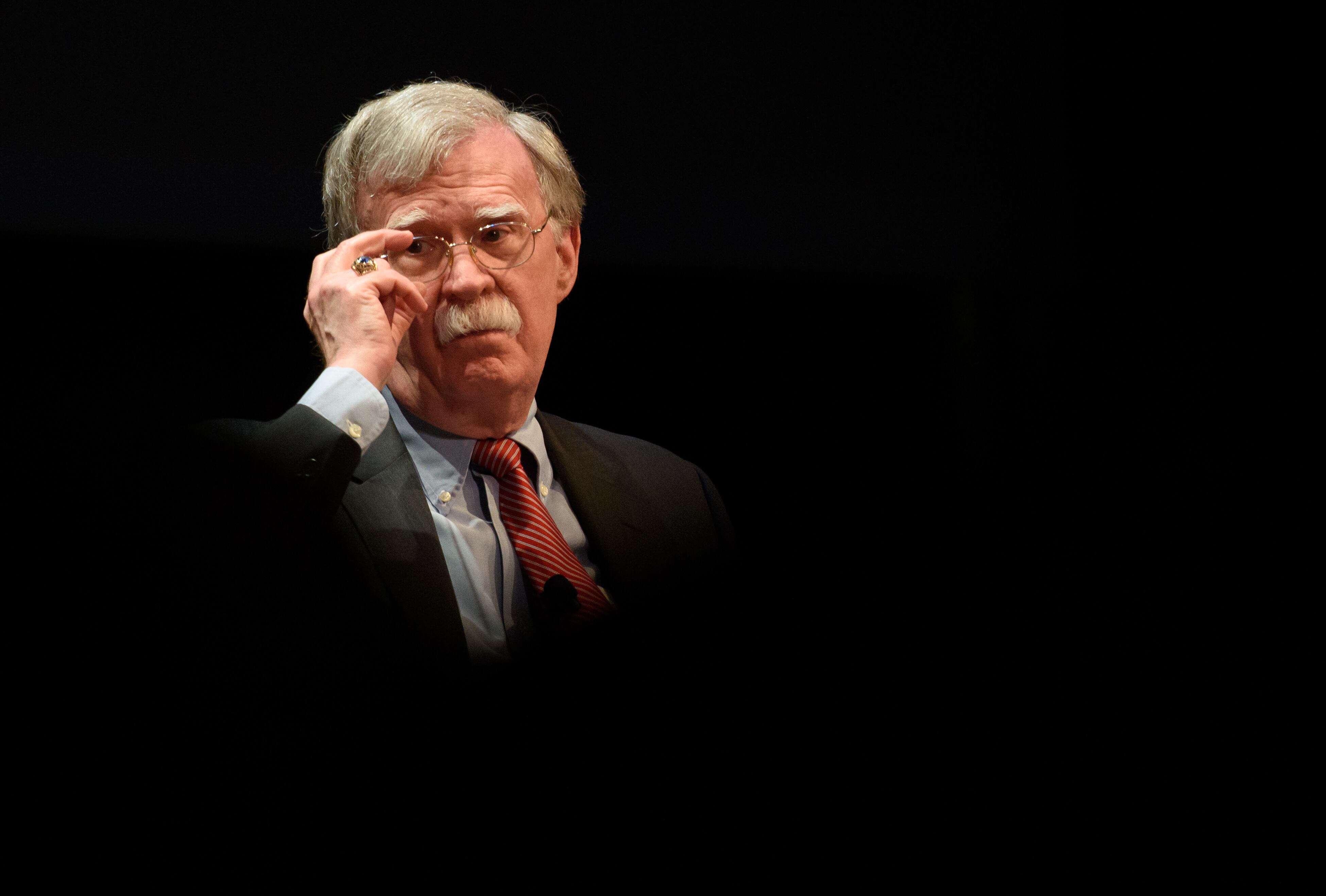 El exasesor de seguridad nacional, John Bolton, durante un foro en la Universidad de Duke, en Durham, Carolina del Norte. (Photo by Melissa Sue Gerrits/Getty Images)