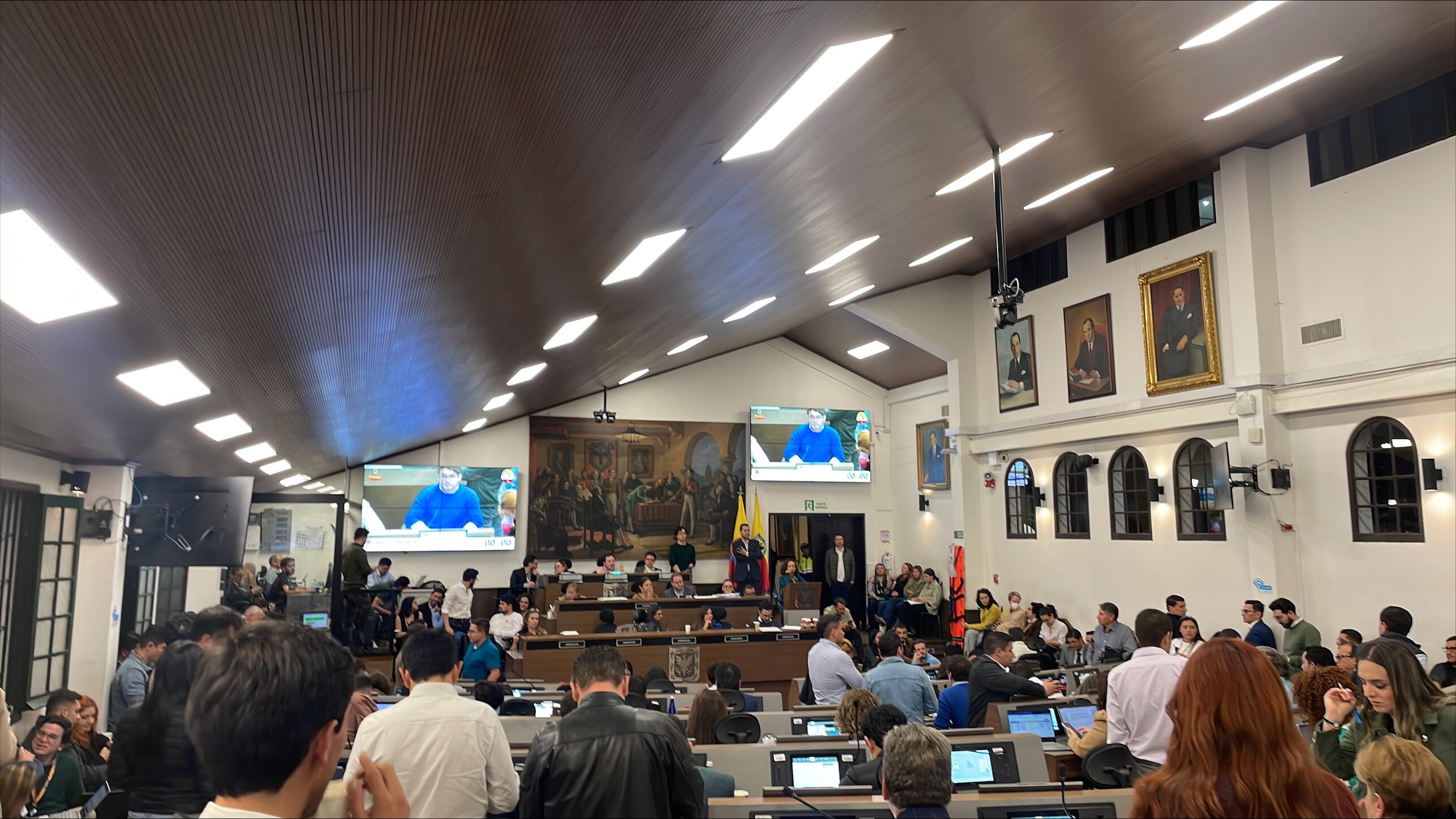 Concejo de Bogotá denuncia que más de $700 mil millones sin invertir en alcaldías locales | Foto: W Radio