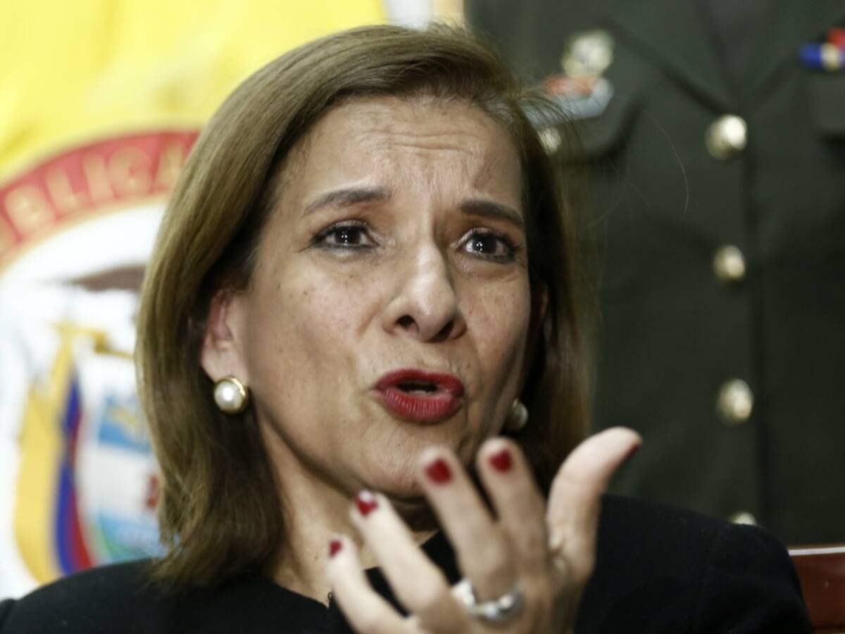 Doy un paso al lado porque primero está el país: Margarita Cabello