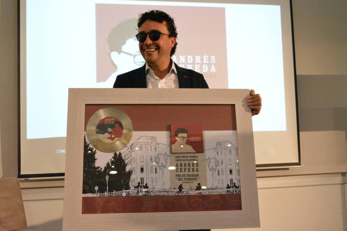 Andrés Cepeda celebró que su disco Mil Ciudades logró disco de platino a dos semana de su lanzamiento.