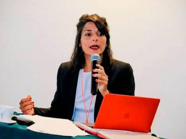 Anuncian debate de moción de censura a la ministra Vélez
