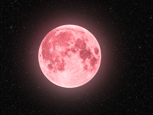 Imagen de referencia sobre la Luna Rosa. / Foto: Getty Images.