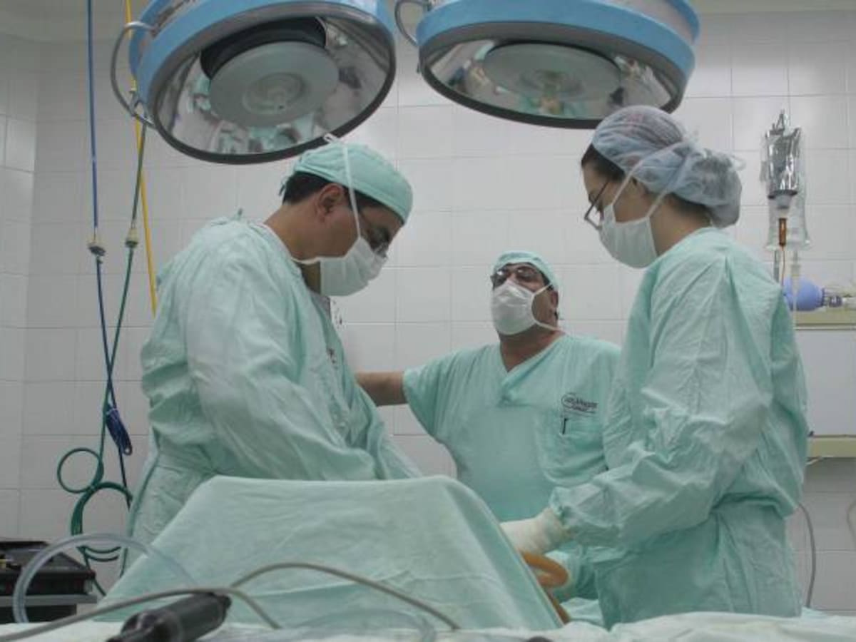 Proponen que se les pague a los residentes médicos en el país