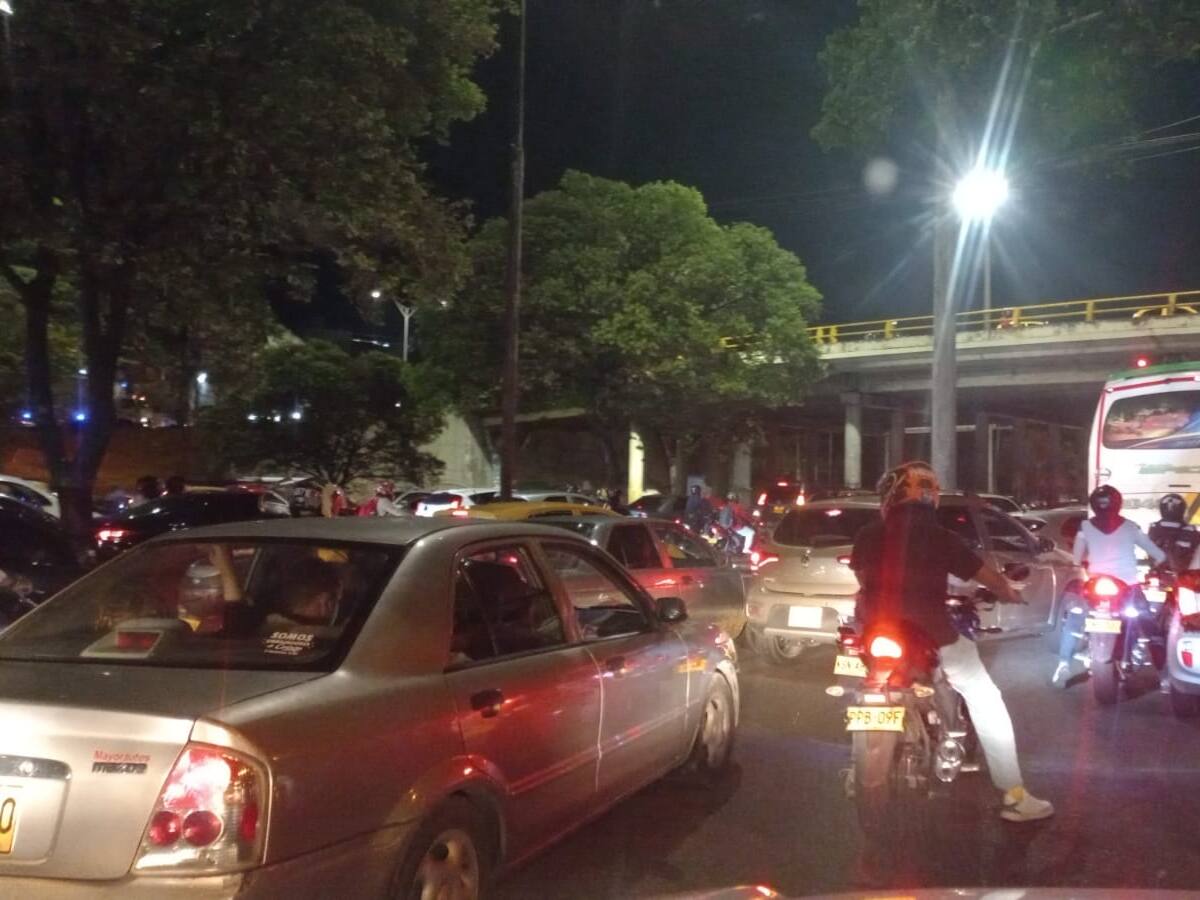 Monumental trancón en la autopista Bucaramanga - Floridablanca