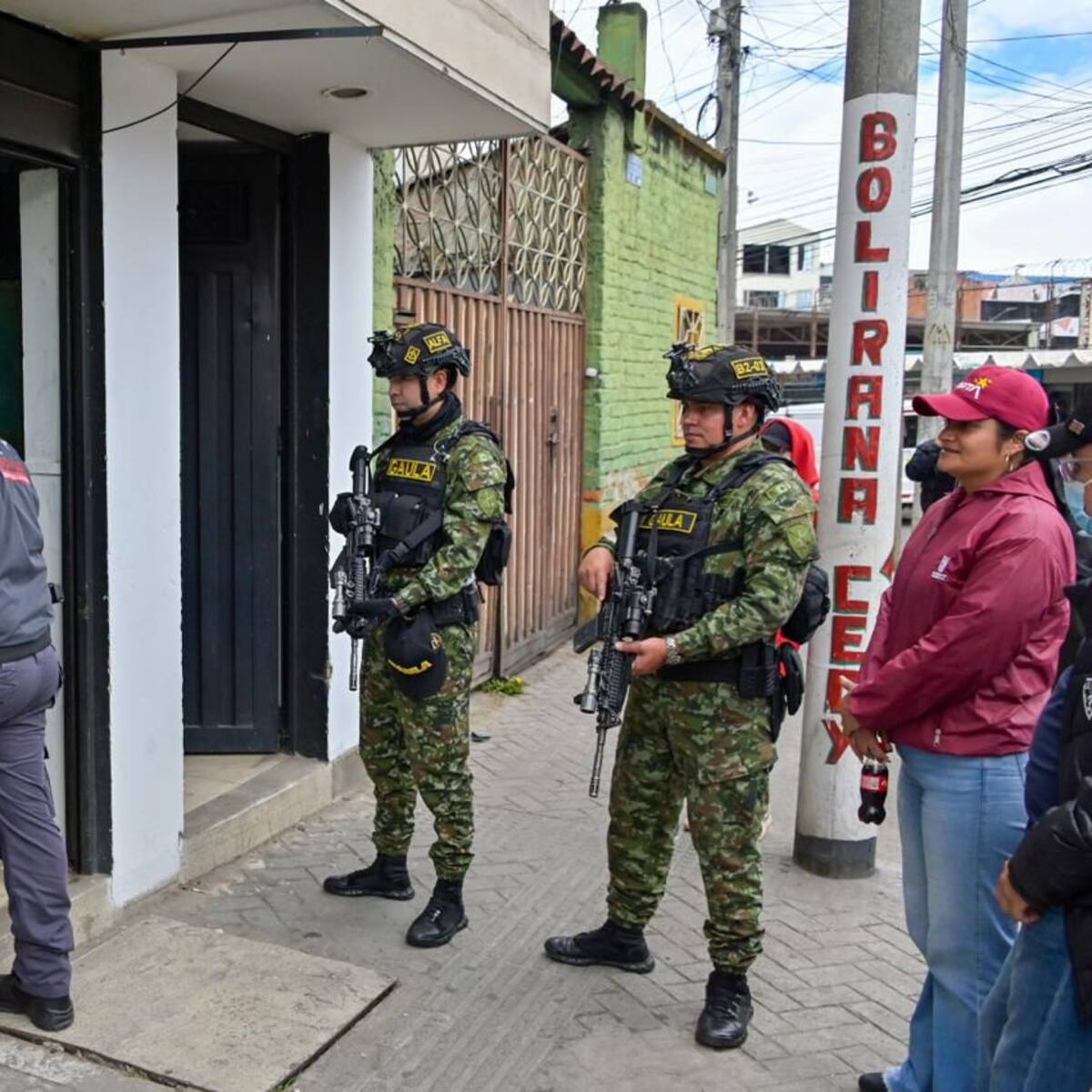 Incautan más de 2000 estampillas de licor falsas y cerca de 25.000 empaques de aguardiente en Bogotá