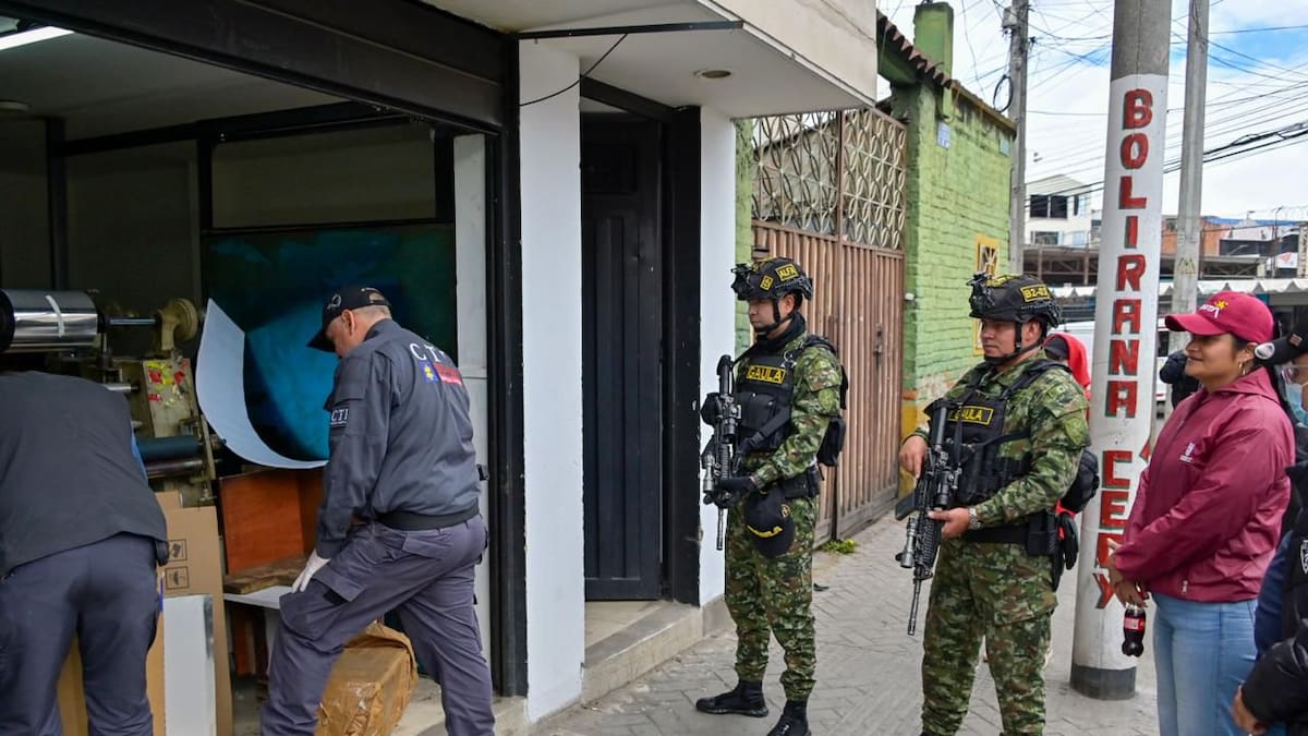 Incautan más de 2000 estampillas de licor falsas y cerca de 25.000 empaques de aguardiente en Bogotá