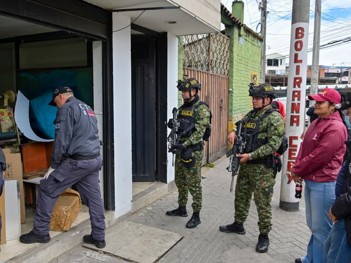 Incautan más de 2000 estampillas de licor falsas y cerca de 25.000 empaques de aguardiente en Bogotá