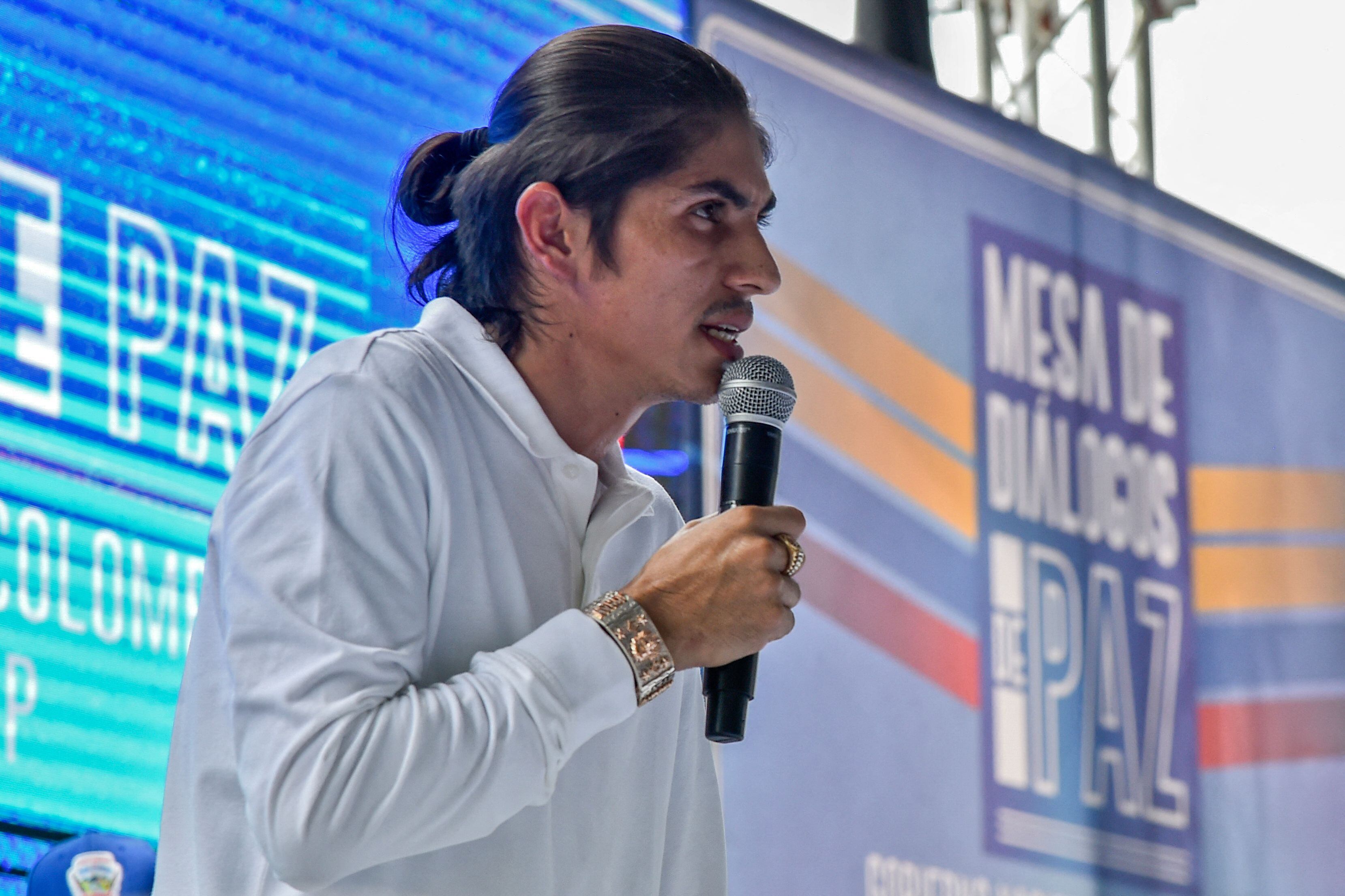 Alias Andrey Avendaño, portavoz y jefe negociador del llamado Estado Mayor Central (EMC). (Foto de SCHNEYDER MENDOZA/AFP vía Getty Images)