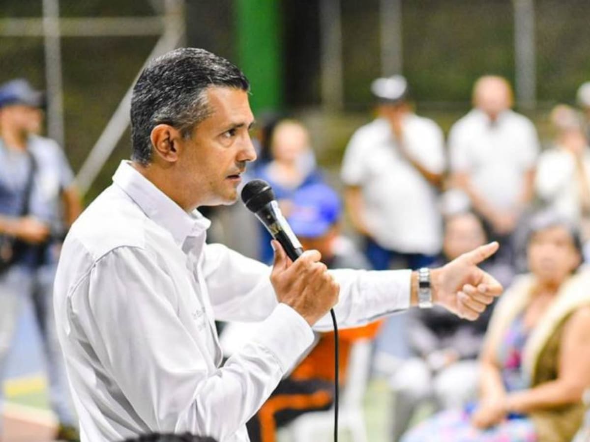 Denuncian presunta participación en política del alcalde de Envigado