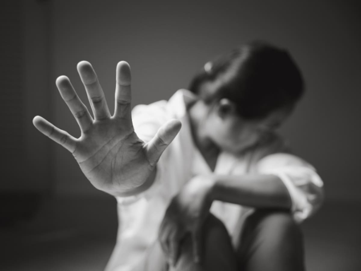 Imponen cargos disciplinarios a docente por presunto acoso sexual en Manzanares, Caldas