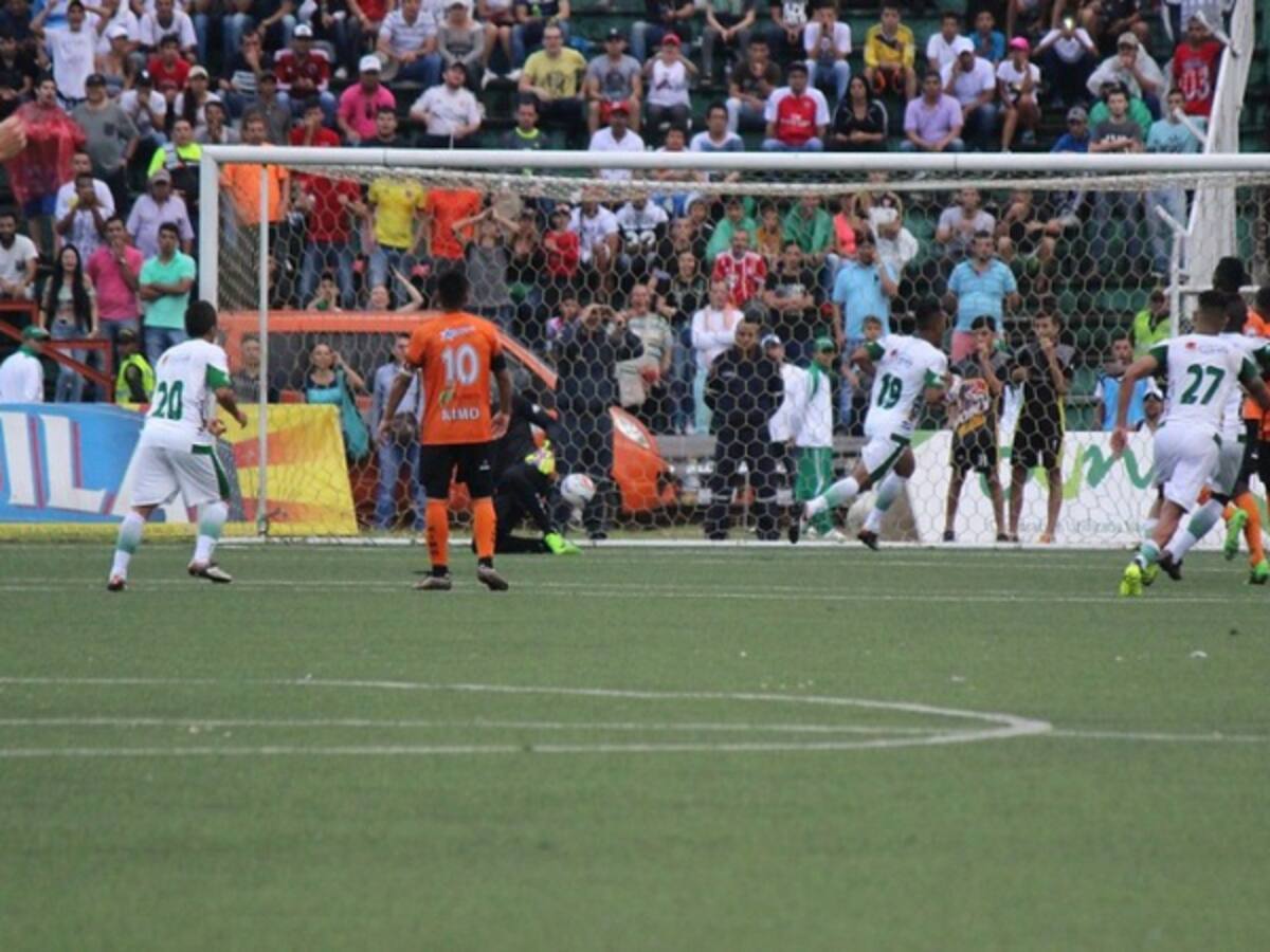 Leones golea a Llaneros y pone un pie en la primera división del fútbol colombiano
