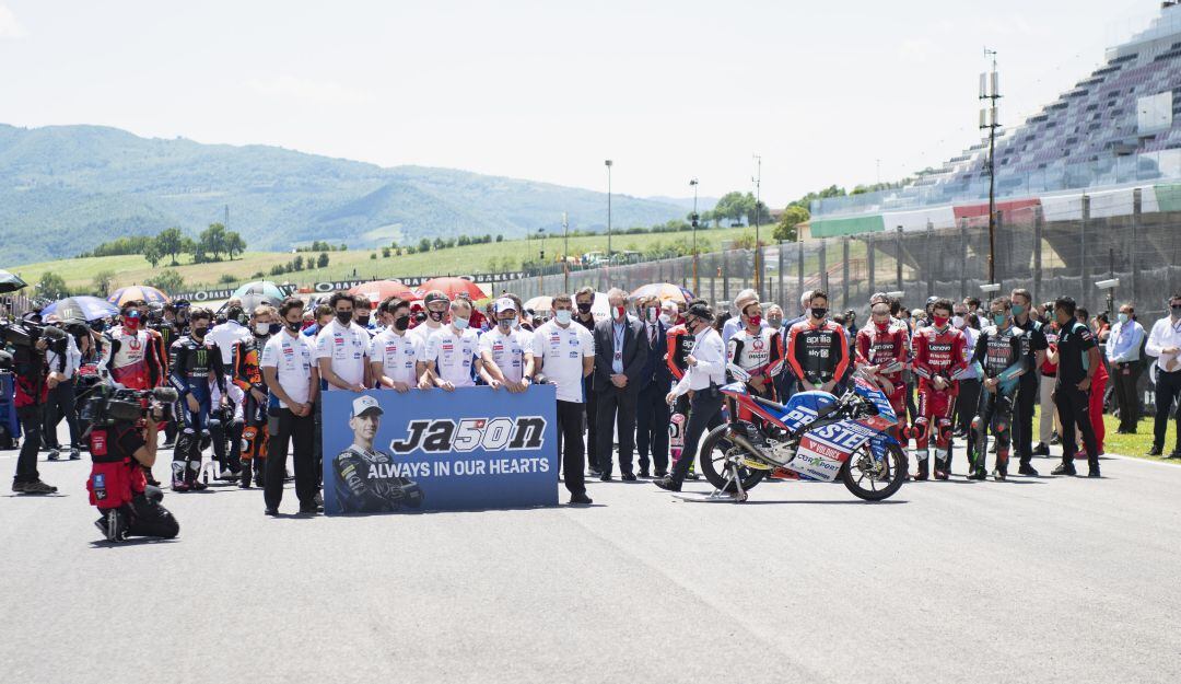 Homenaje en el Gran Premio de Italia para el piloto suizo Jason Dupasquier