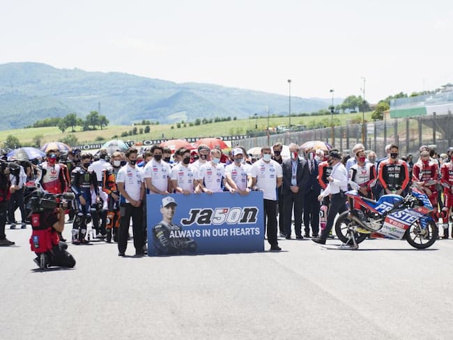 Homenaje en el Gran Premio de Italia para el piloto suizo Jason Dupasquier