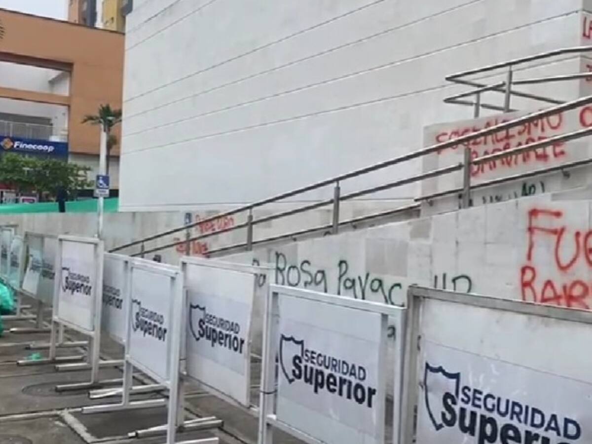 Manifestantes en Bucaramanga llenaron de grafitis la fachada de la Fiscalía