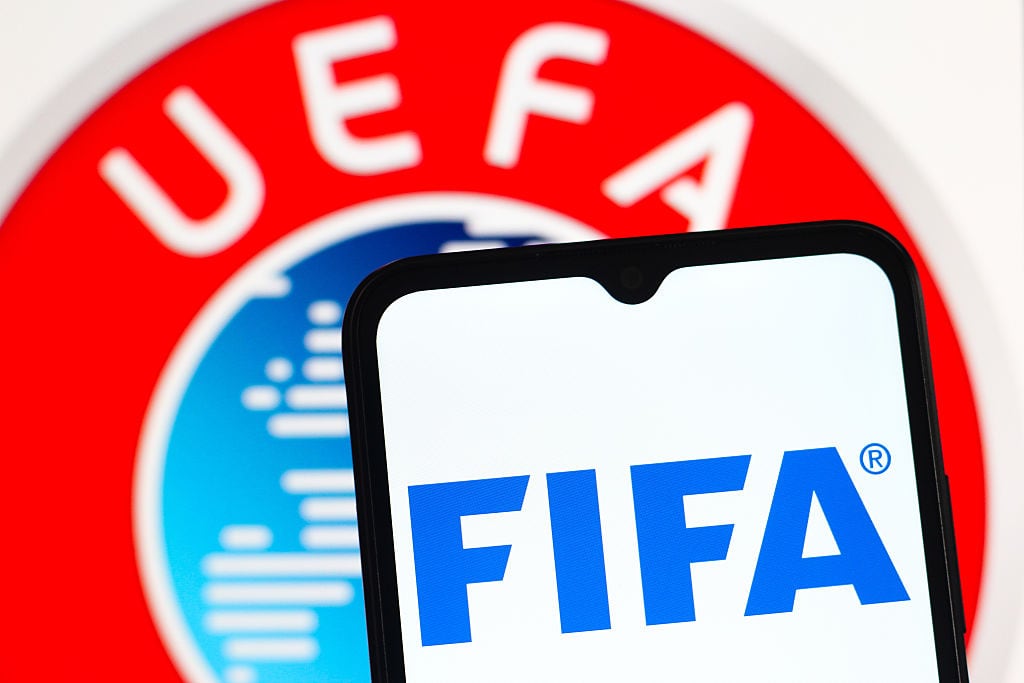 Logos de UEFA y FIFA. (Photo Illustration by Thomas Fuller/SOPA Images/LightRocket via Getty Images)