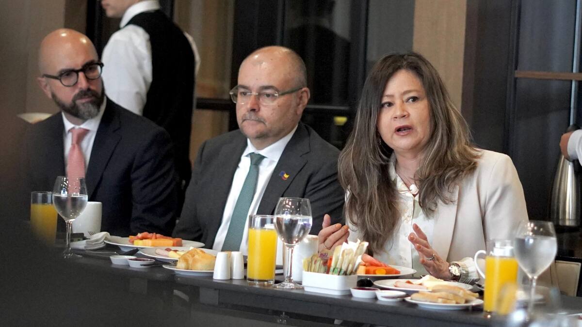 Mintransporte creará grupo de expertos junto a UE para plan ferroviario y avanzar en infraestructura