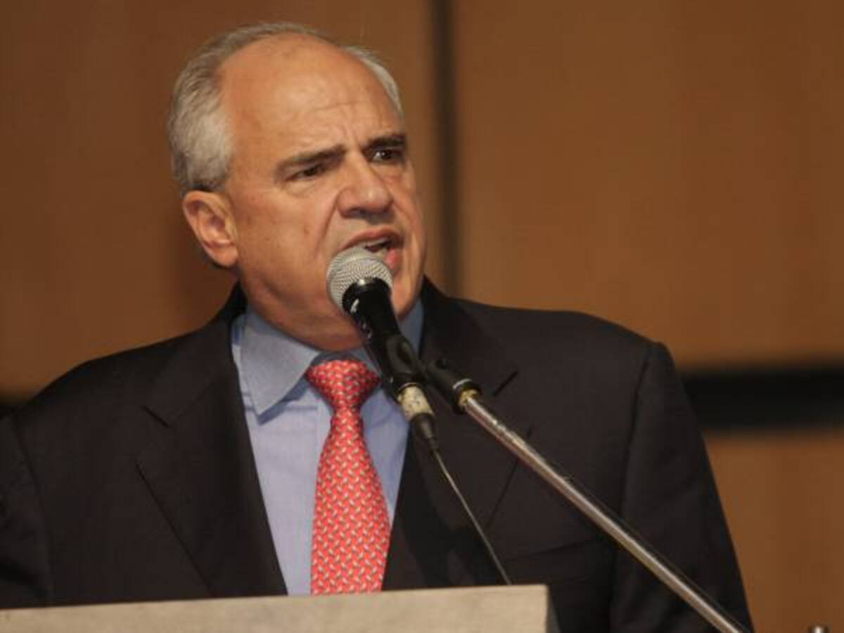 Samper invitó a los bogotanos a "rodear y apoyar" la alcaldía de Peñalosa