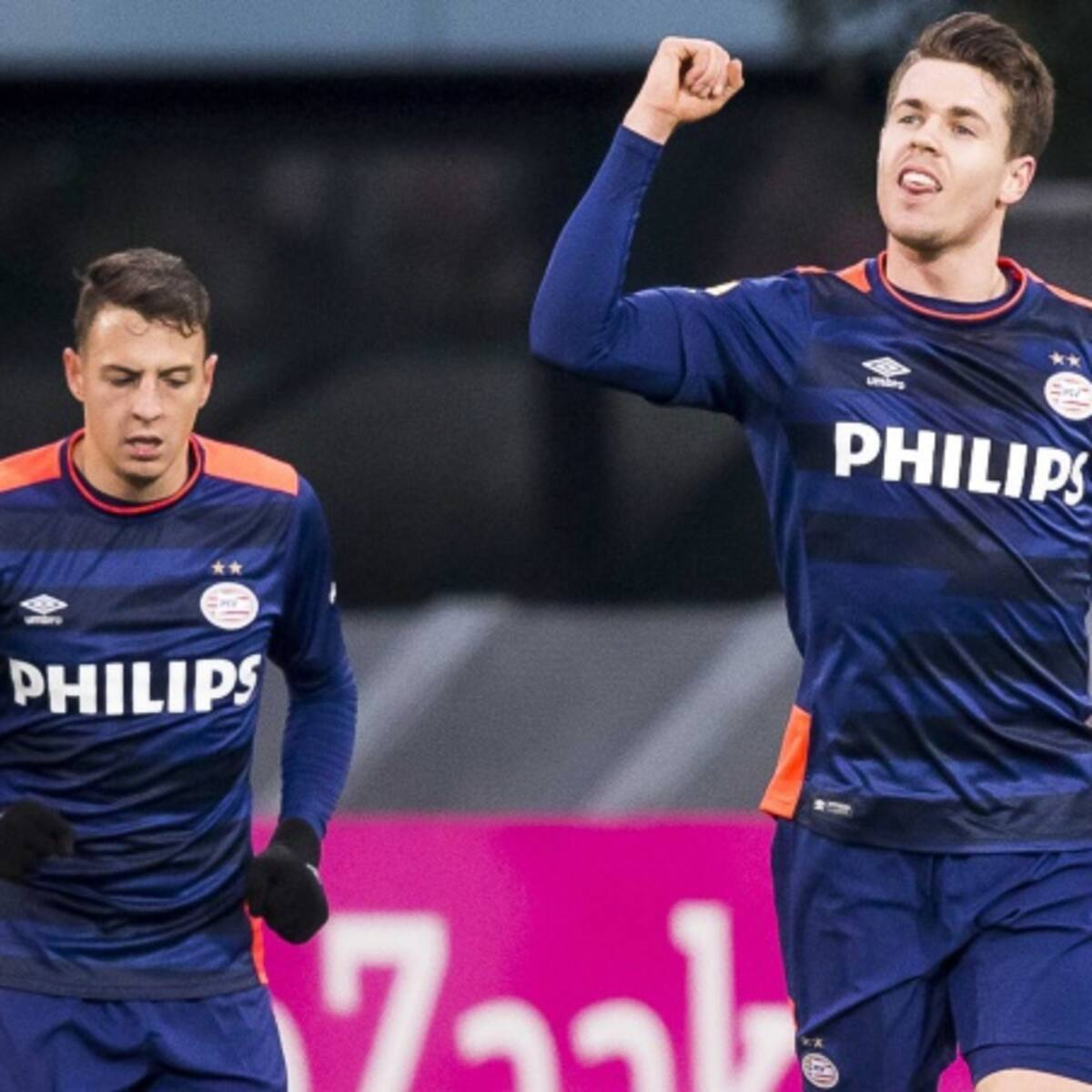 Gol de Santiago Arias y el PSV se aferra al liderato en Holanda