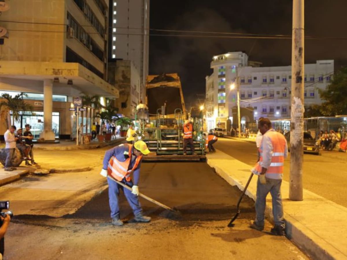 Nueva carpeta asfáltica en huecos históricos de la Avenida Daniel Lemaitre