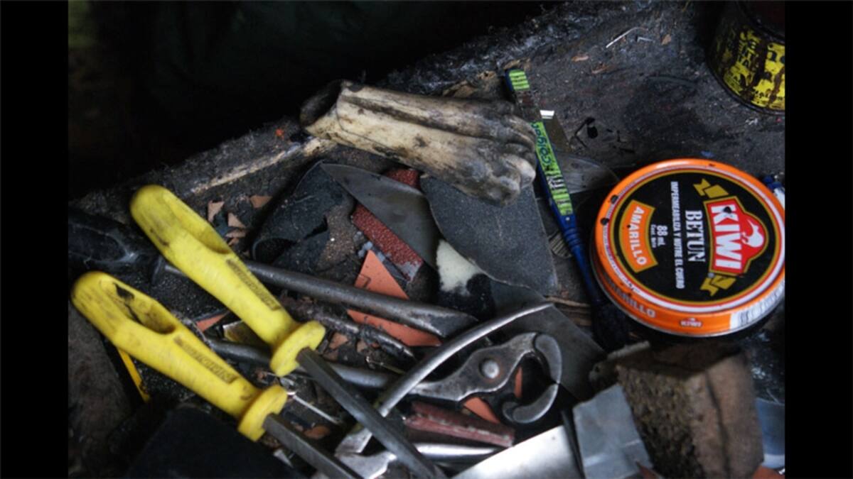 Desde Bruselas, Francisco Issa nos envió esta foto de un taladro en sobre relieve, de una pared en Brujas.