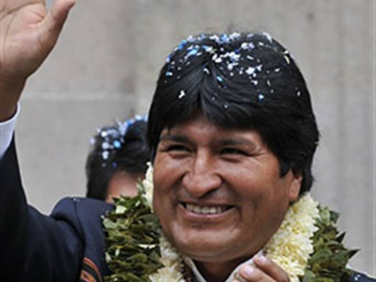 La DEA sale de Bolivia tras 35 años de labor y Evo Morales no puede ocultar su felicidad