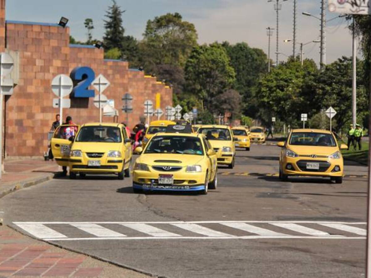 885 taxistas en Bogotá multados este año por ponerle "muñeco" al taxímetro