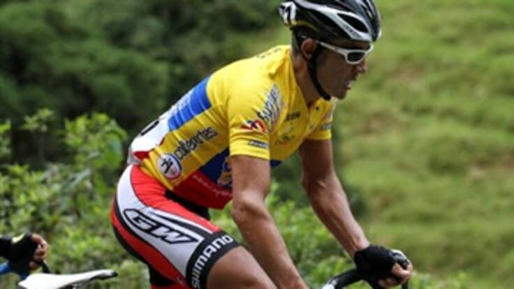 Félix Cárdenas ratificó liderato de la Vuelta a Colombia en Armenia