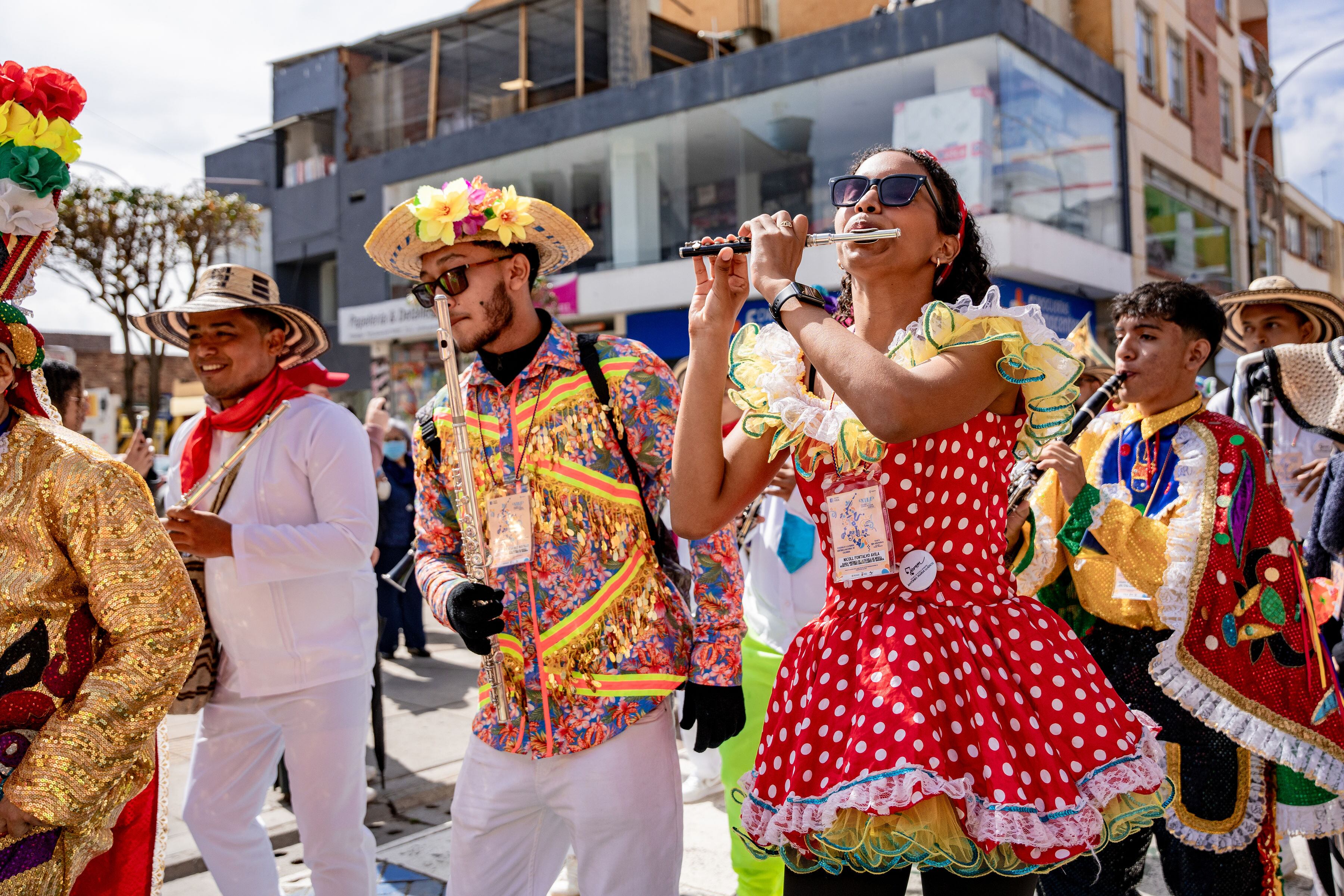 Uno de los grandes atractivos es el desfile de las bandas. Foto | Corbandas