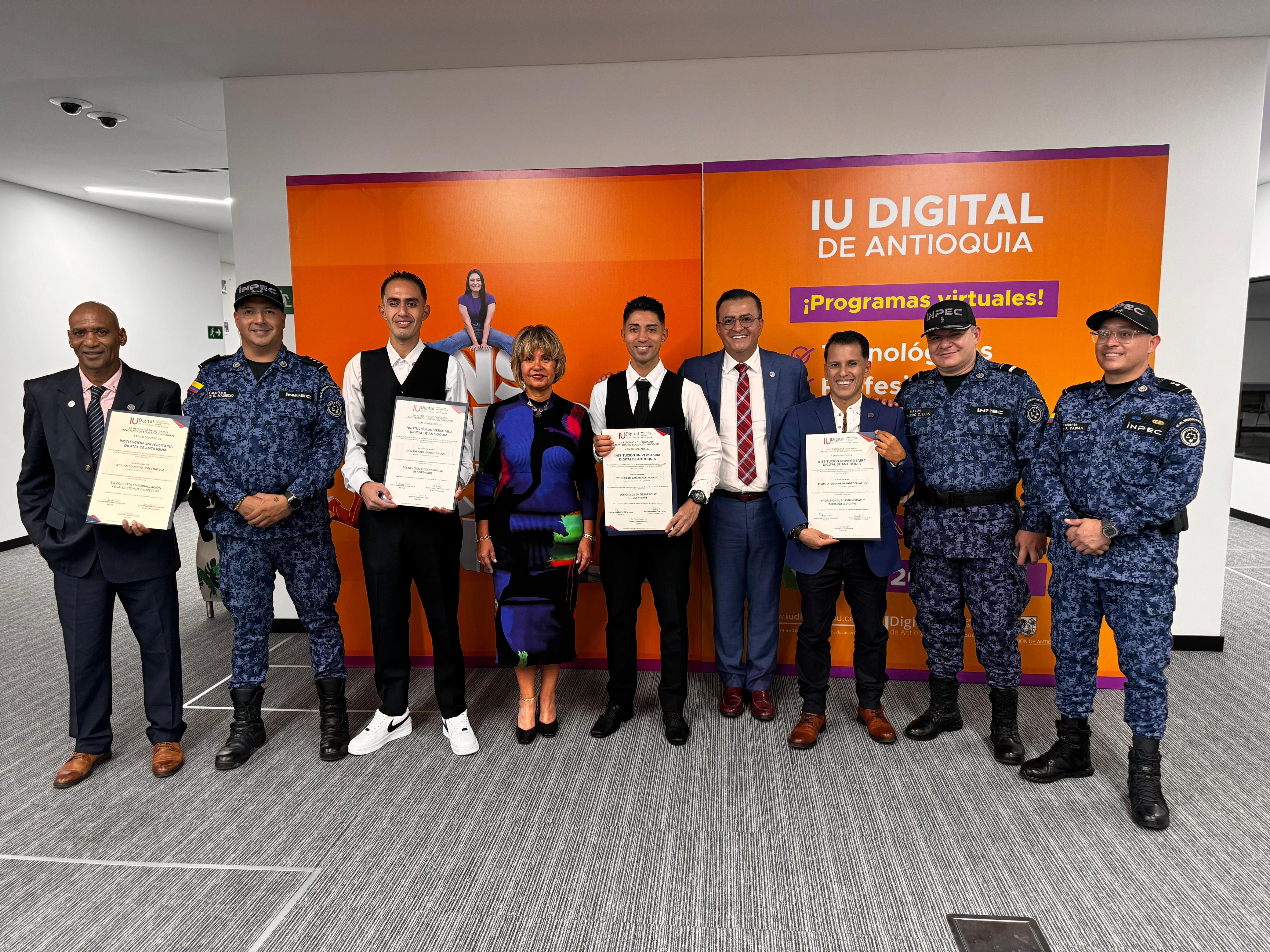 Graduación de estudiantes privados de la libertad. Foto: IU Digital