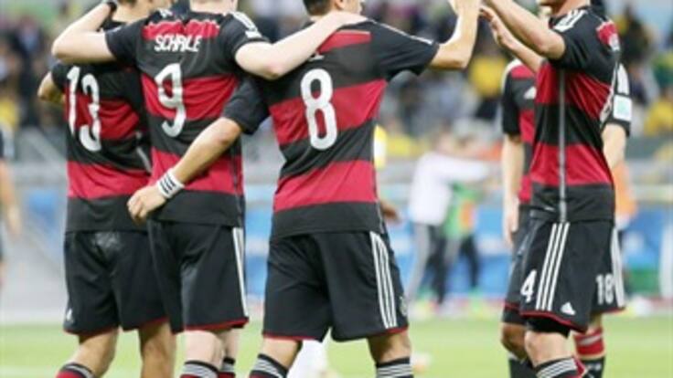 Andre Schürrle marca el 6-0 de Alemania ante Brasil