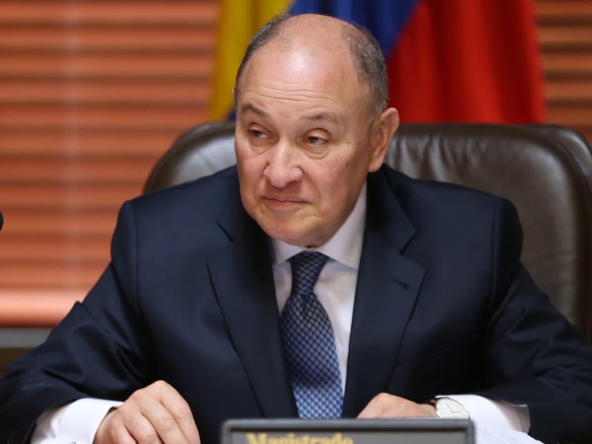 Para garantizar imparcialidad presidente de la C. Constitucional no asiste