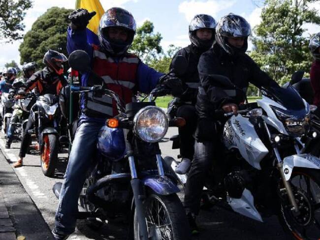 Sepelio en la frontera con masiva participación genera polémica