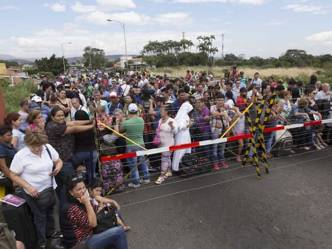 Colombianos en la frontera con Venezuela.