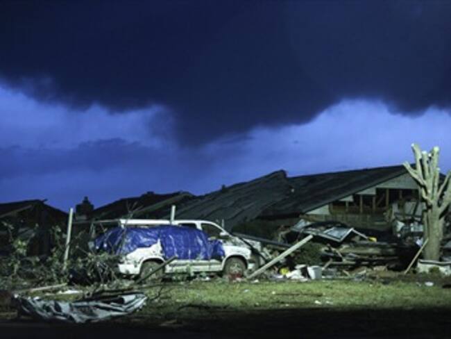 Profesores intentaron salvar niños escondiéndolos en baños de los colegios en Oklahoma