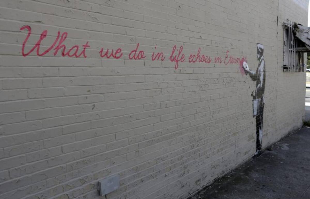 Vista de un graffiti del artista callejero británico "Bansky", en Queens, Nueva York, Estados Unidos.