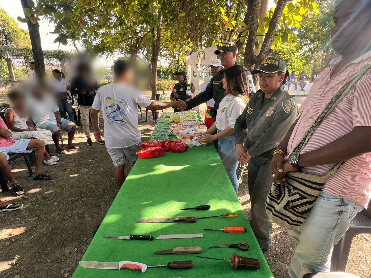 55 armas cortopunzantes fueron entregadas en la Jornada de paz e integración en Cartagena